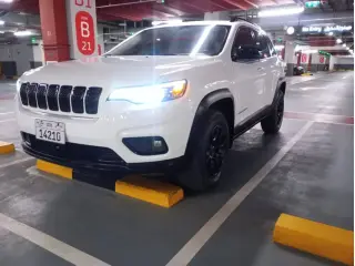 2022 Jeep Cherokee in Dubai used car