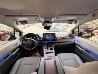 2022 Toyota Sienna in Dubai used car