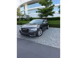 2018 Chrysler 300 في Dubai سيارة مستعملة
