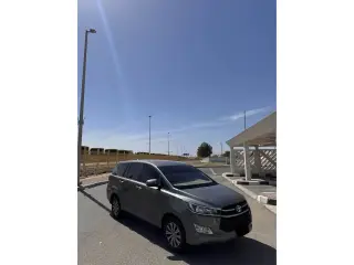 2022 Toyota Innova في Dubai سيارة مستعملة