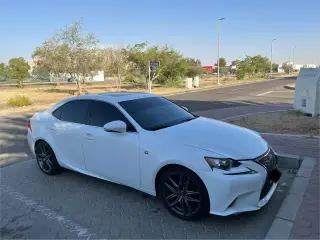 2015 Lexus IS في Dubai سيارة مستعملة