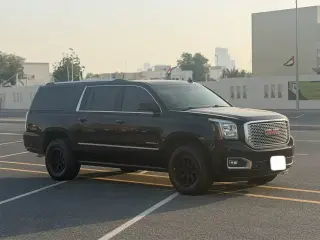 2015 GMC Yukon في Dubai سيارة مستعملة