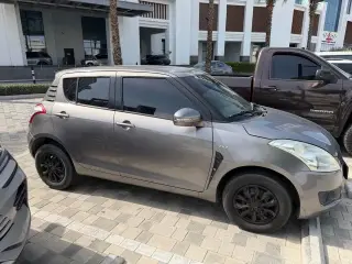 2016 Suzuki Swift في Dubai سيارة مستعملة