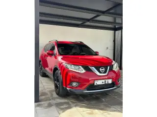 2015 Nissan XTrail في Dubai سيارة مستعملة
