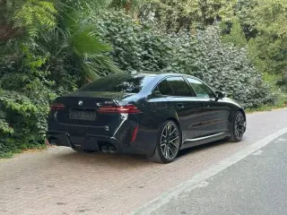 2025 BMW M5 في Dubai سيارة مستعملة