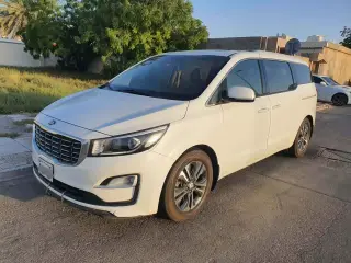 2020 Kia Carnival in Dubai used car