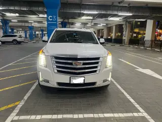 2017 Cadillac Escalade في Dubai سيارة مستعملة