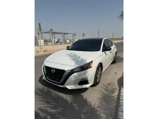 2022 Nissan Altima في Dubai سيارة مستعملة