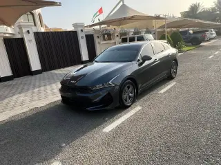 2022 Kia K5 في Dubai سيارة مستعملة