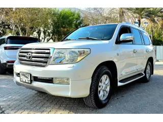 2011 Toyota Land Cruiser في Dubai سيارة مستعملة