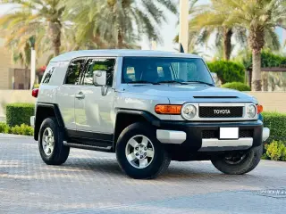 2008 Toyota FJ Cruiser في Dubai سيارة مستعملة