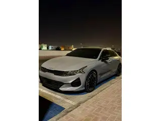 2022 Kia K5 في Dubai سيارة مستعملة