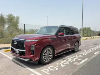 2025 Infiniti QX80 في Dubai سيارة مستعملة