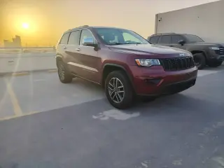2015 Jeep Grand Cherokee في Dubai سيارة مستعملة