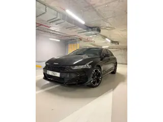 2021 Kia K5 في Dubai سيارة مستعملة