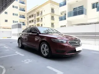 2014 Ford Taurus في Dubai سيارة مستعملة