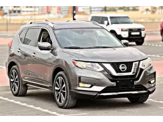 2018 Nissan Rogue في Dubai سيارة مستعملة
