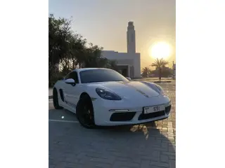 2020 Porsche Cayman in Dubai used car