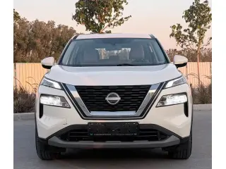 2023 Nissan XTrail في Dubai سيارة مستعملة